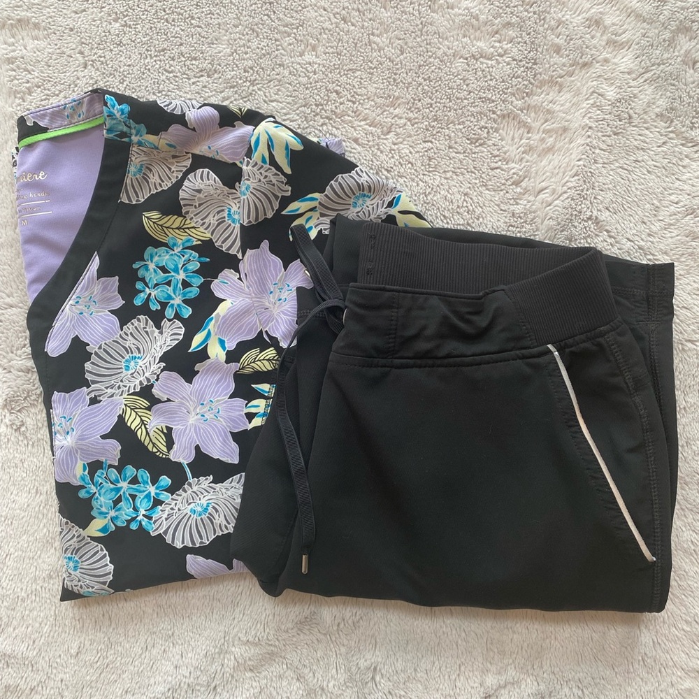 Women’s Healing Hands floral scrub set